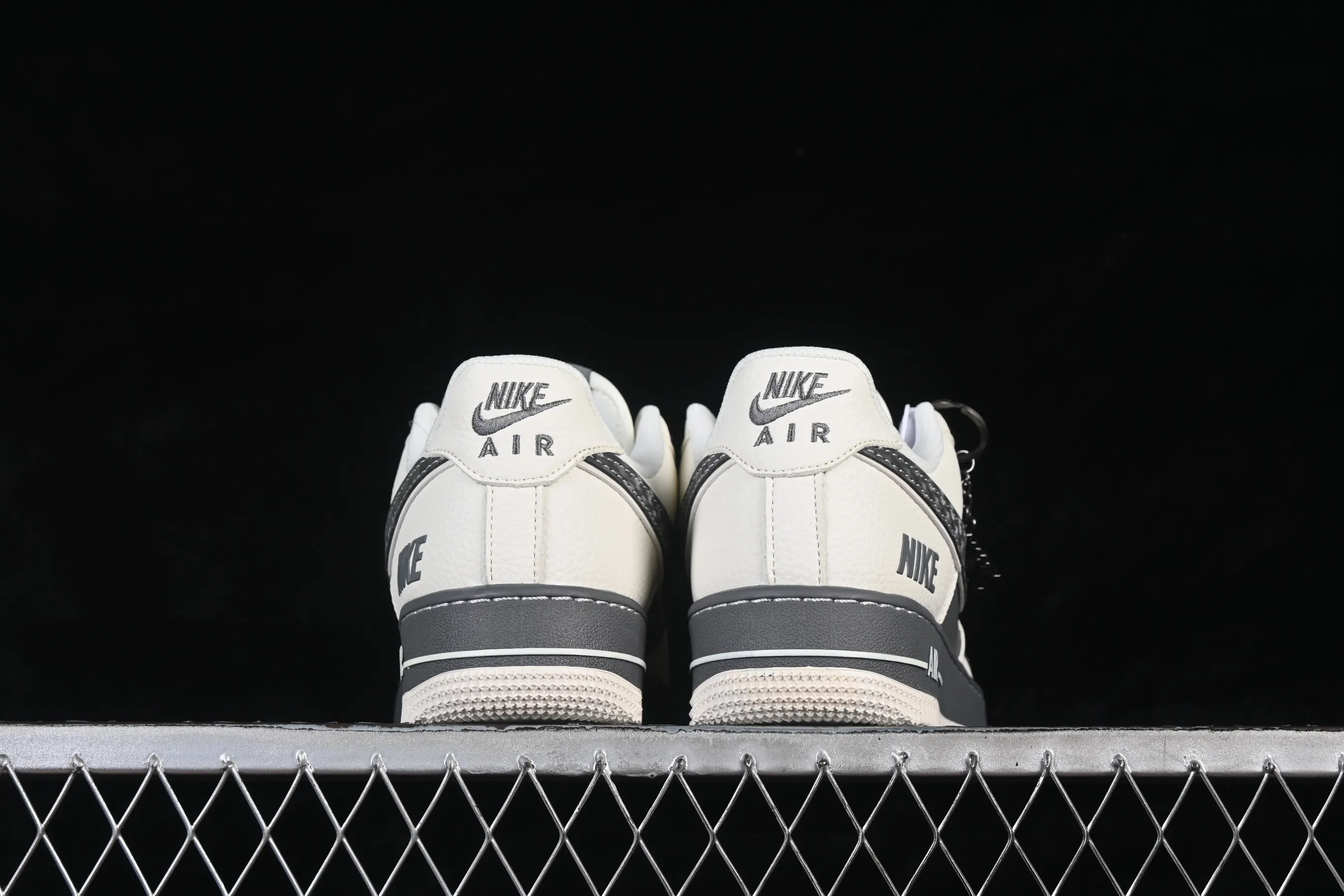 All categories Nk Air Force 1 Air Force series Nk Air Force 1 Low Air Force low-top Nike Air Force 1'07 Low off-white and dark gray Air Force 1 low-top casual sneakers SM6668-107